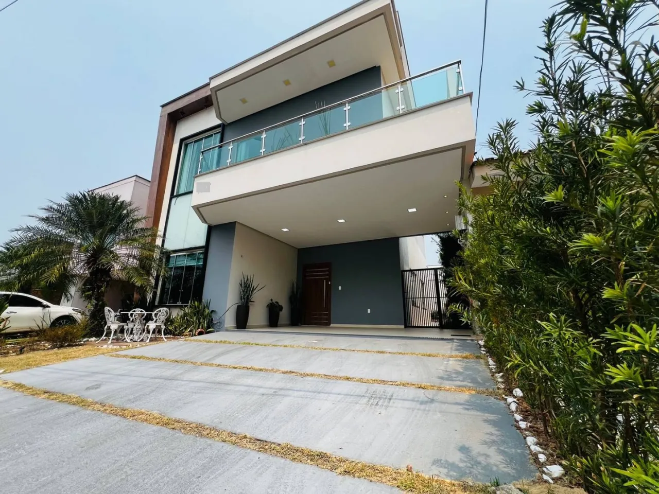 Casa duplex- semi mobiliada, com energia solar no Condomínio Forest Hill, financia!