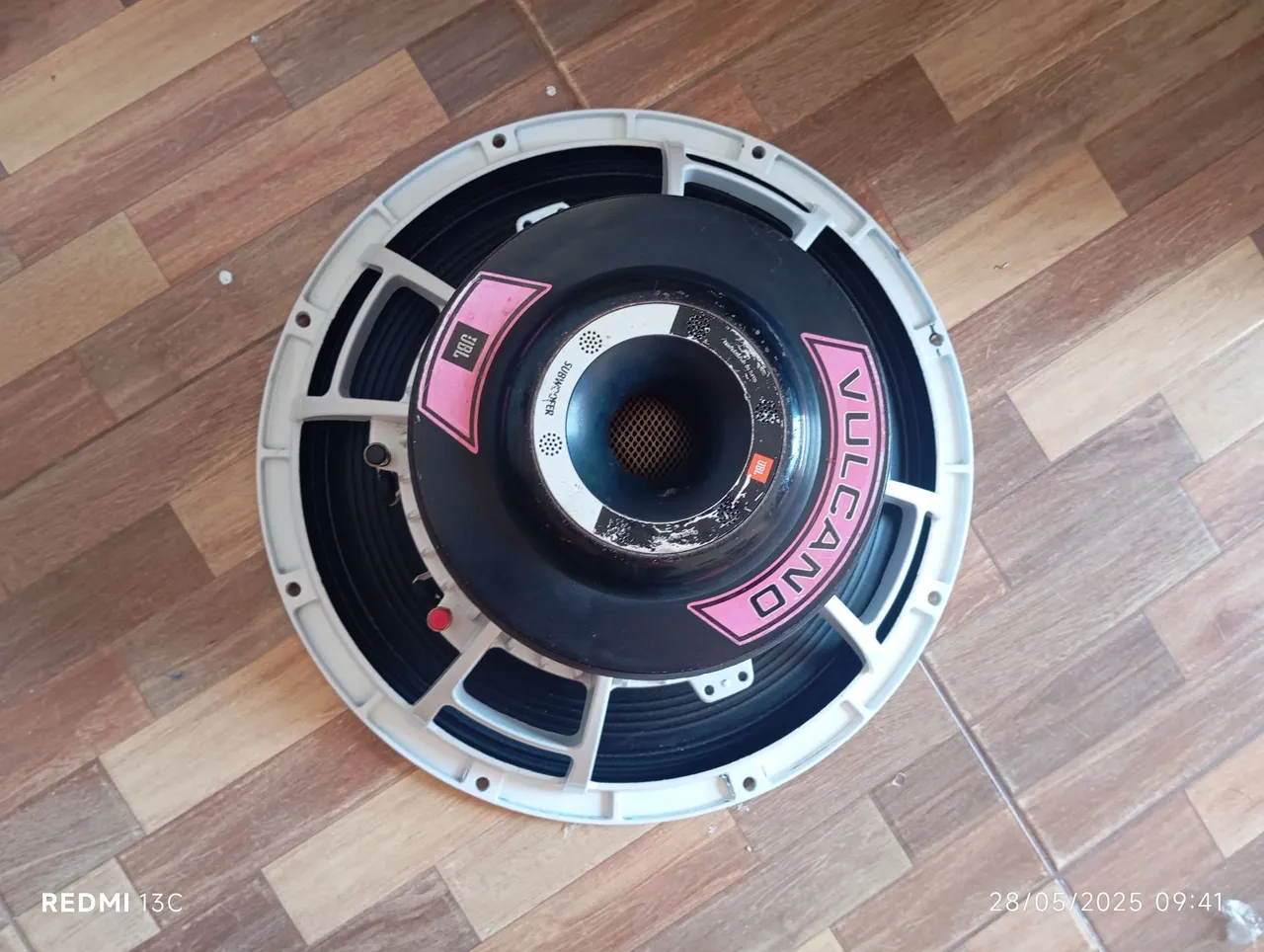 Alto-falante JBL Vulcano 18 Polegadas