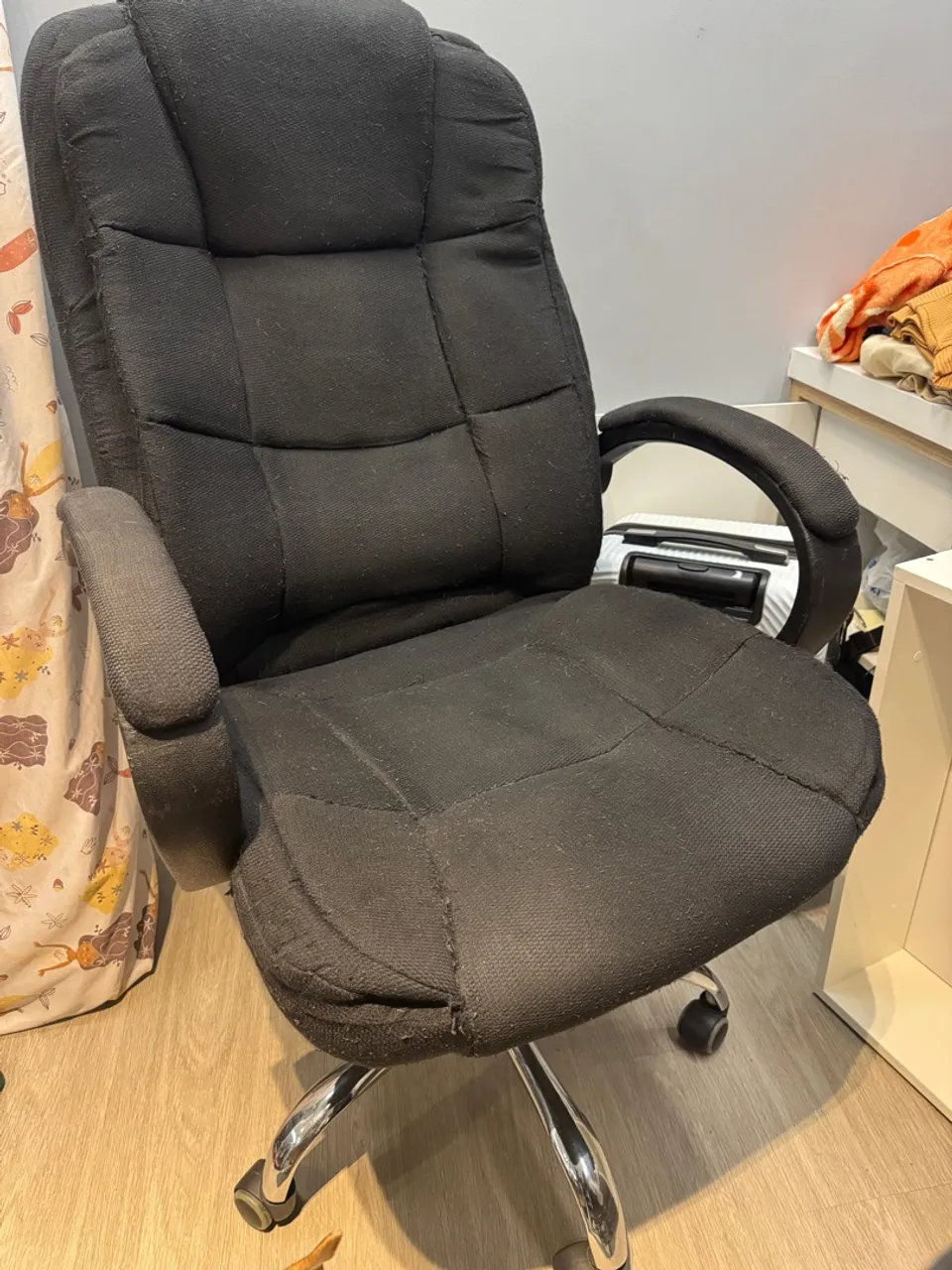 Cadeira de Escritório Confortável e Ergonômica