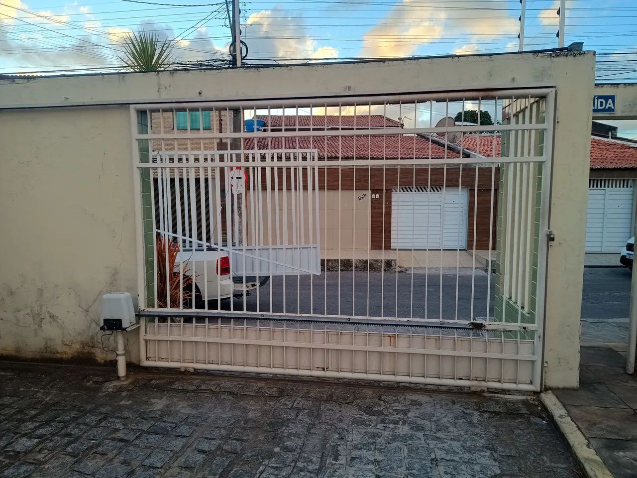Portão de garagem, ferro galvanizado 3 x 2,20 metros