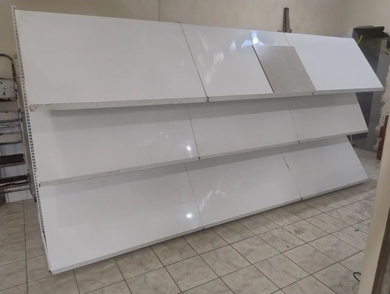 gôndola expositor de pisos