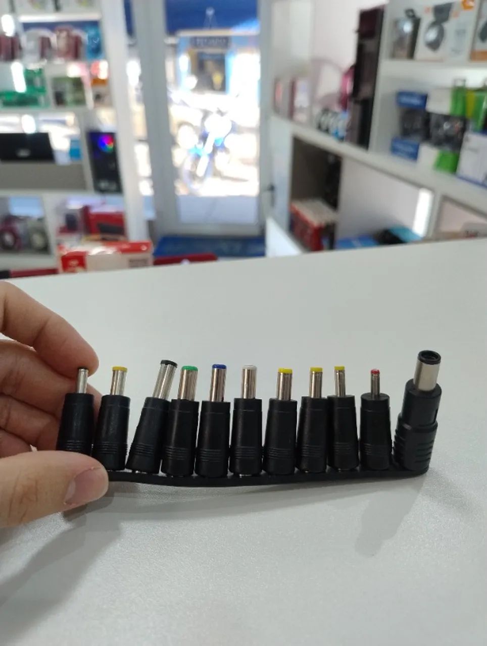 Fonte Universal Para Notebook 120W Com 11 Adaptadores - Foto 3
