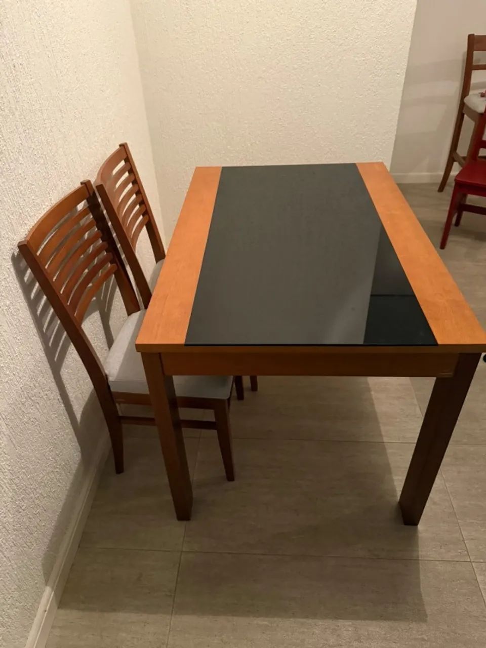 Mesa retangular em madeira e vidro - Foto 2