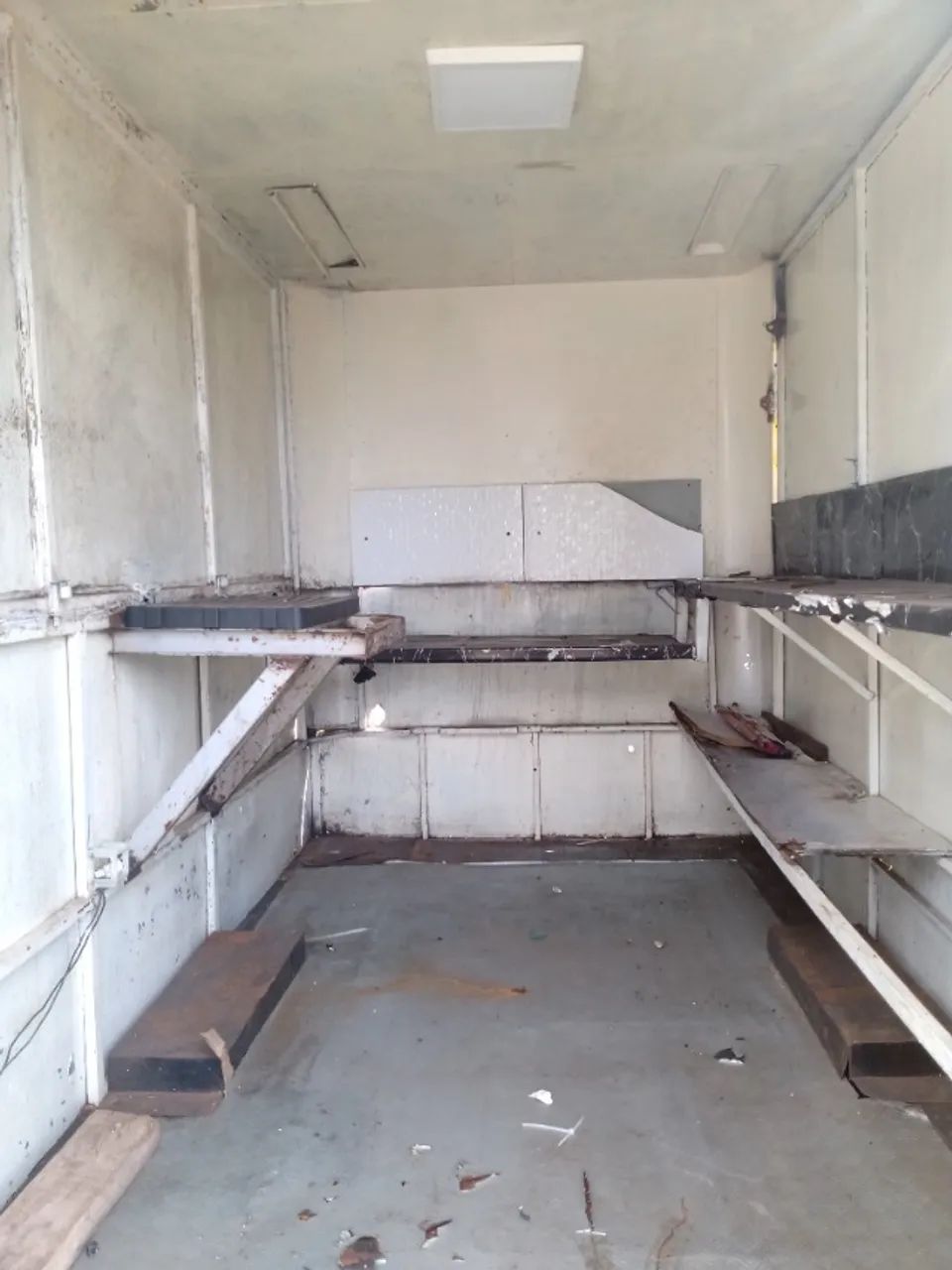 Vendo ou troco por algo do meu interesse trailer medida 2.80 por 1.60  - Foto 2