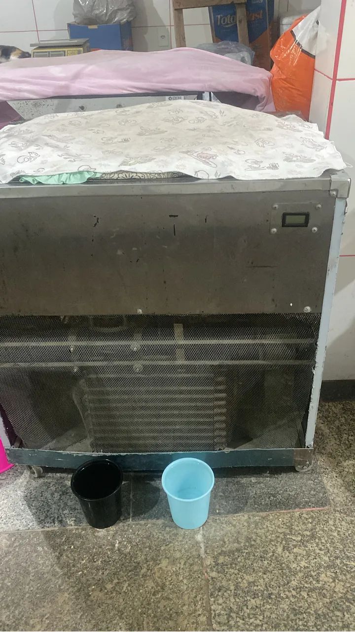 MÁQUINA DE GELO SABORIZADO E PICOLÉ 