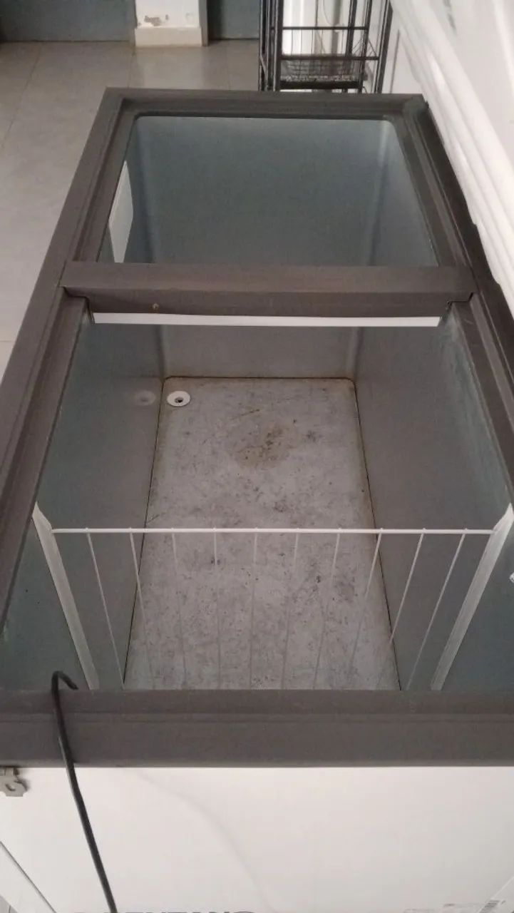vendo freezer semi nova - Foto 2