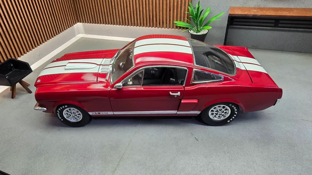 Shelby GT350 Shelby Collectables 1/18 - Foto 3