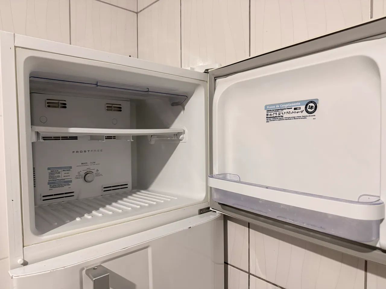 VENDE-SE GELADEIRA ELECTROLUX  - Foto 3