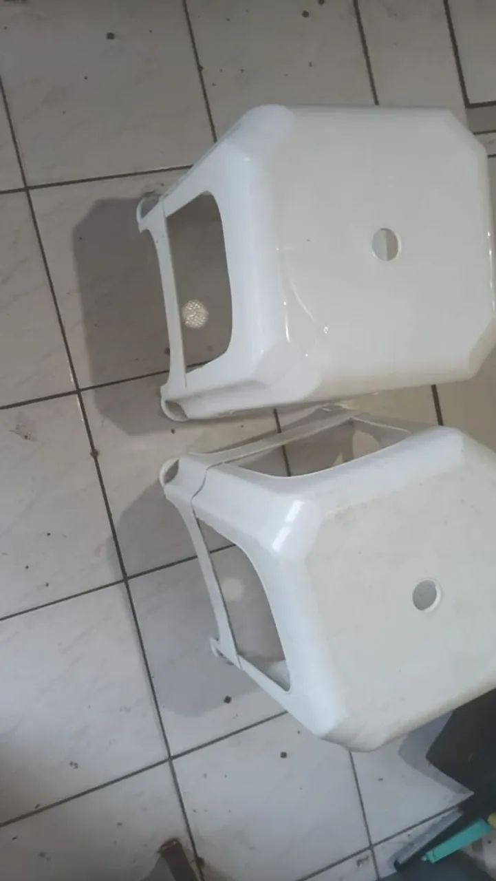 2 BANQUETAS DE PLÁSTICO (SEM DETALHES) - Foto 2