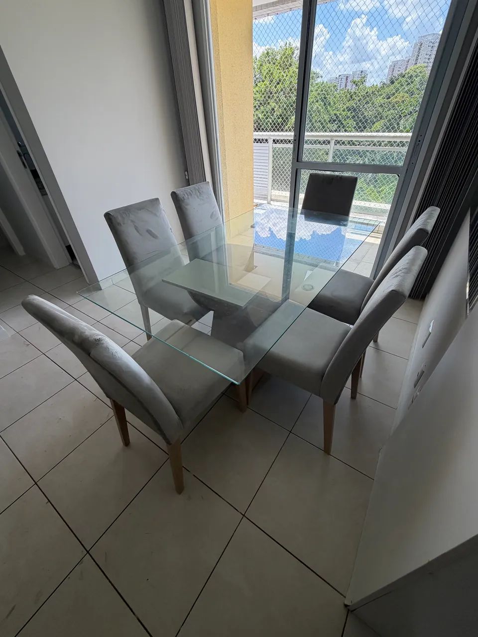 Mesa tampo de vidro com 6 cadeiras  - Foto 4
