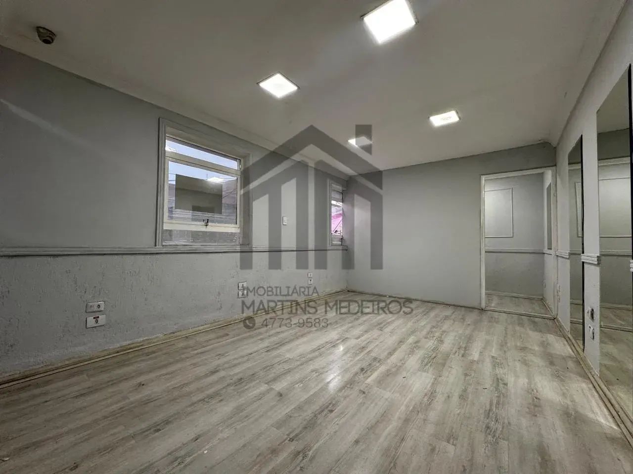 Sala comercial no centro com 30 metros quadrados em Centro - Itapevi - SP