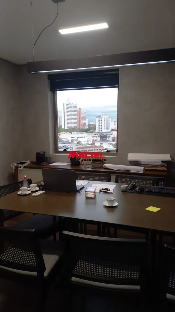 proximo ao center vale sala nova ao lado dos comercios