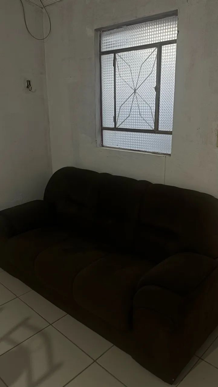Sofá 3 lugares em bom estado 