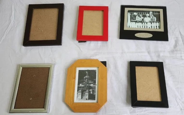 Kit com 6 porta-retratos para fotos 10X15 de diversas cores, materiais e modelos