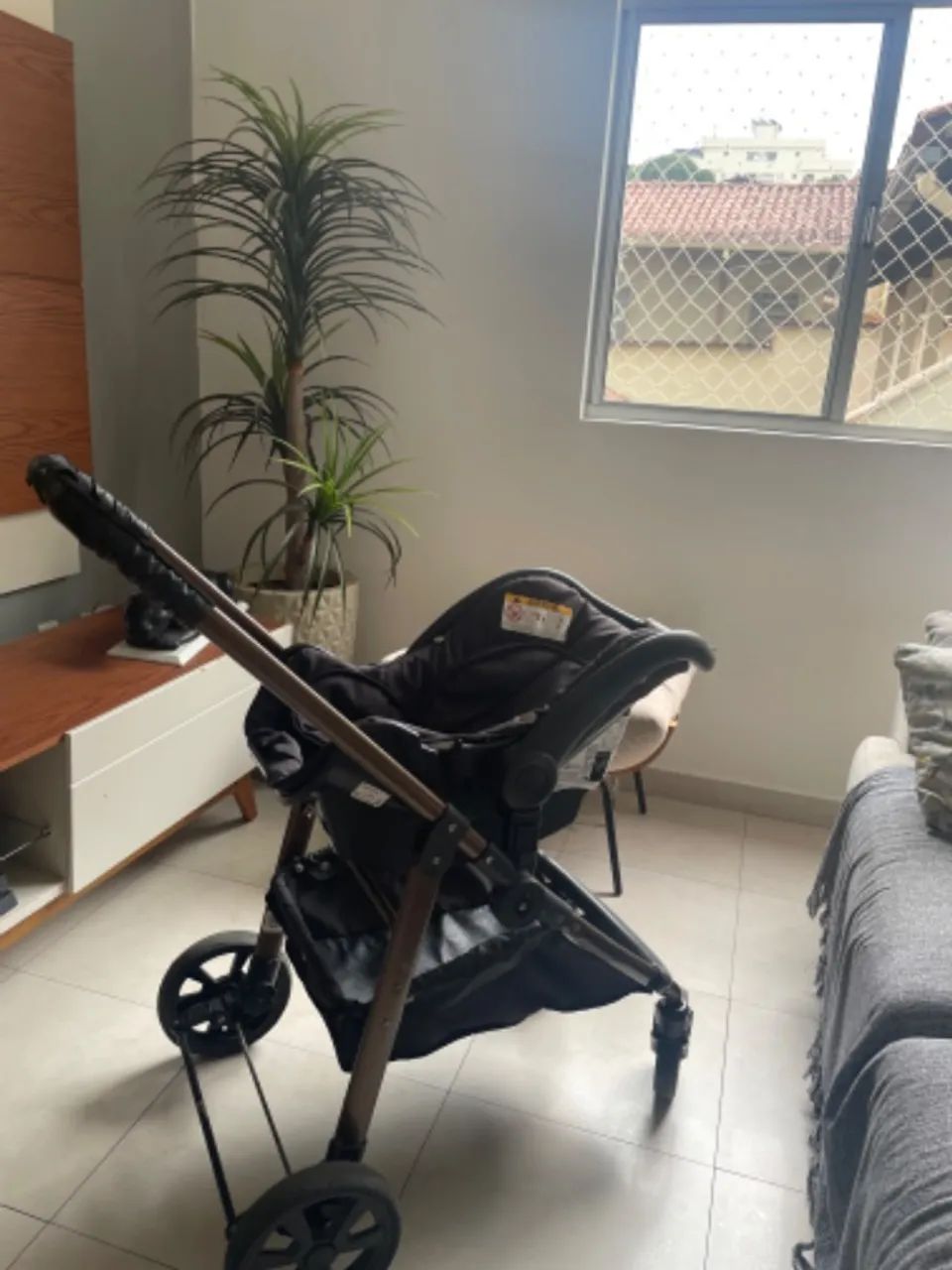 Carrinho de Bebê com Moisés e Bebê Conforto. 3 em 1. - Foto 4