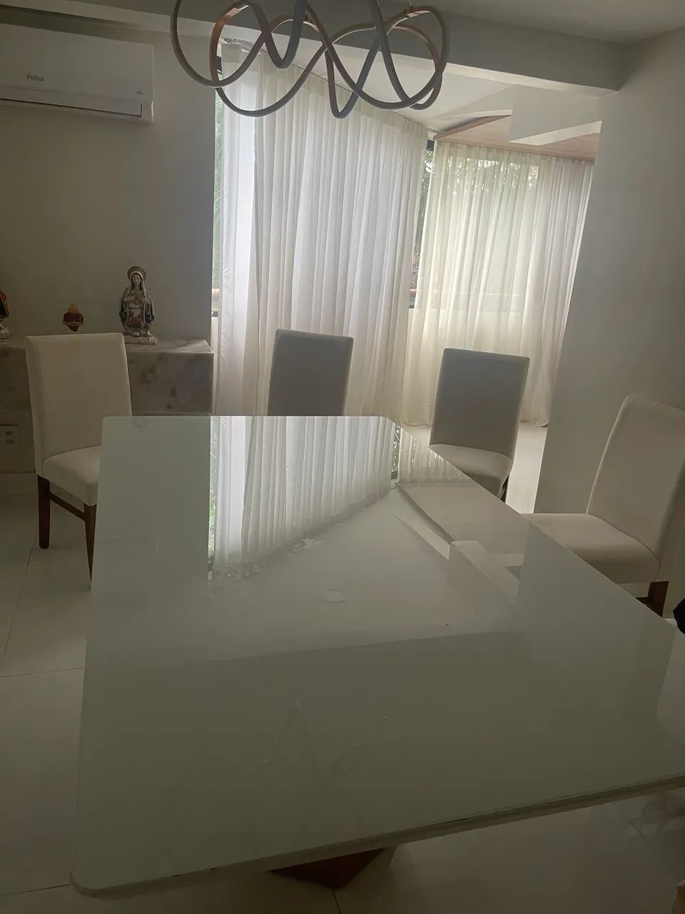 Vendo tampa da mesa com 6 cadeiras! Apenas 10 meses de uso