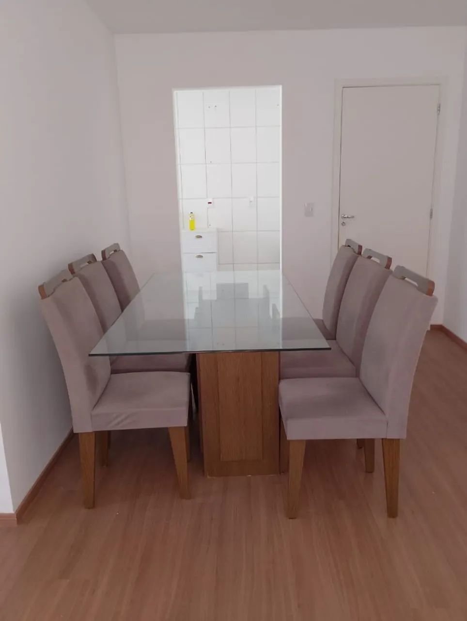Mesa com 6 cadeiras 