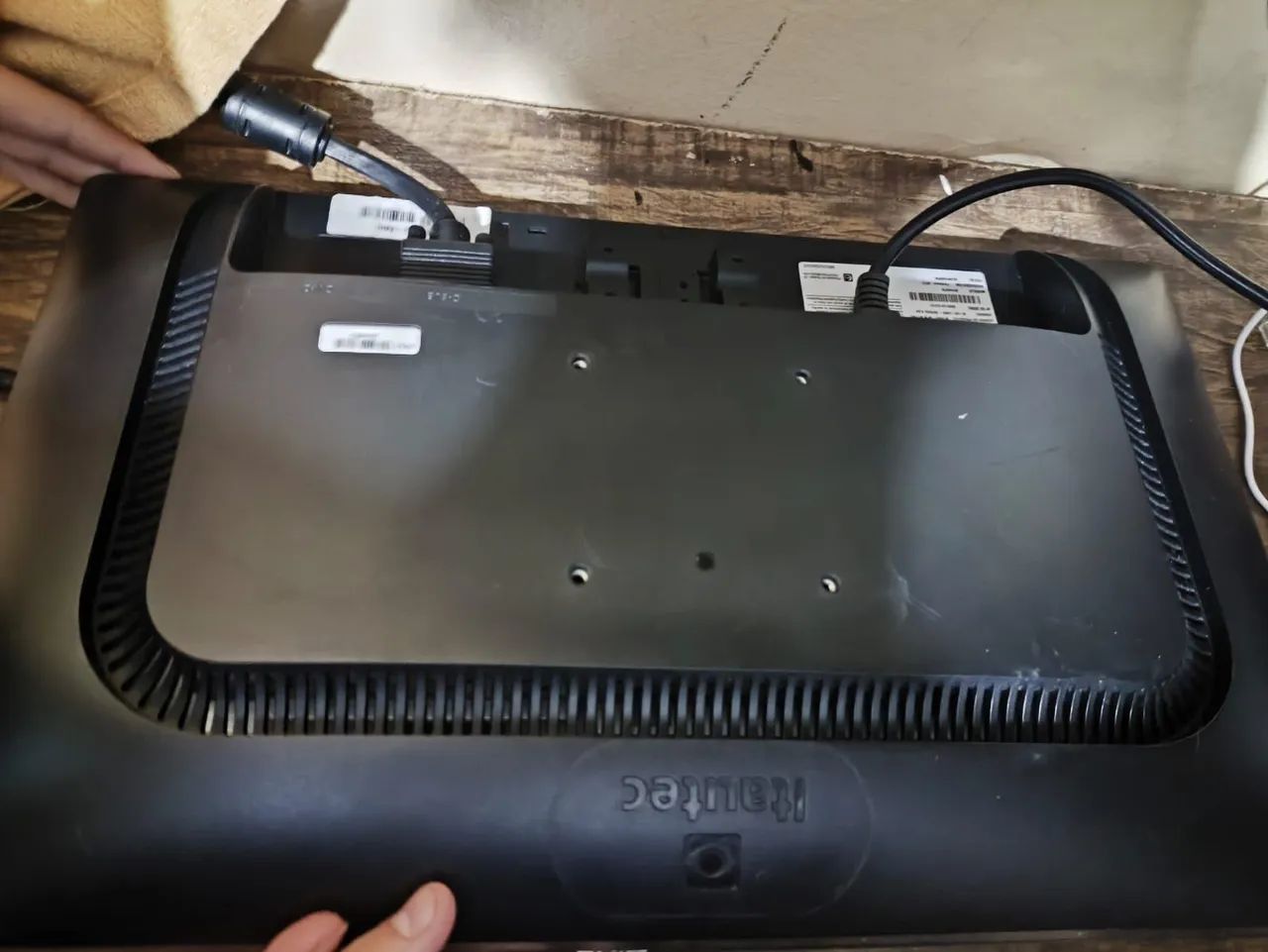Monitor com o cabo de conectar ne vídeo game  - Foto 4
