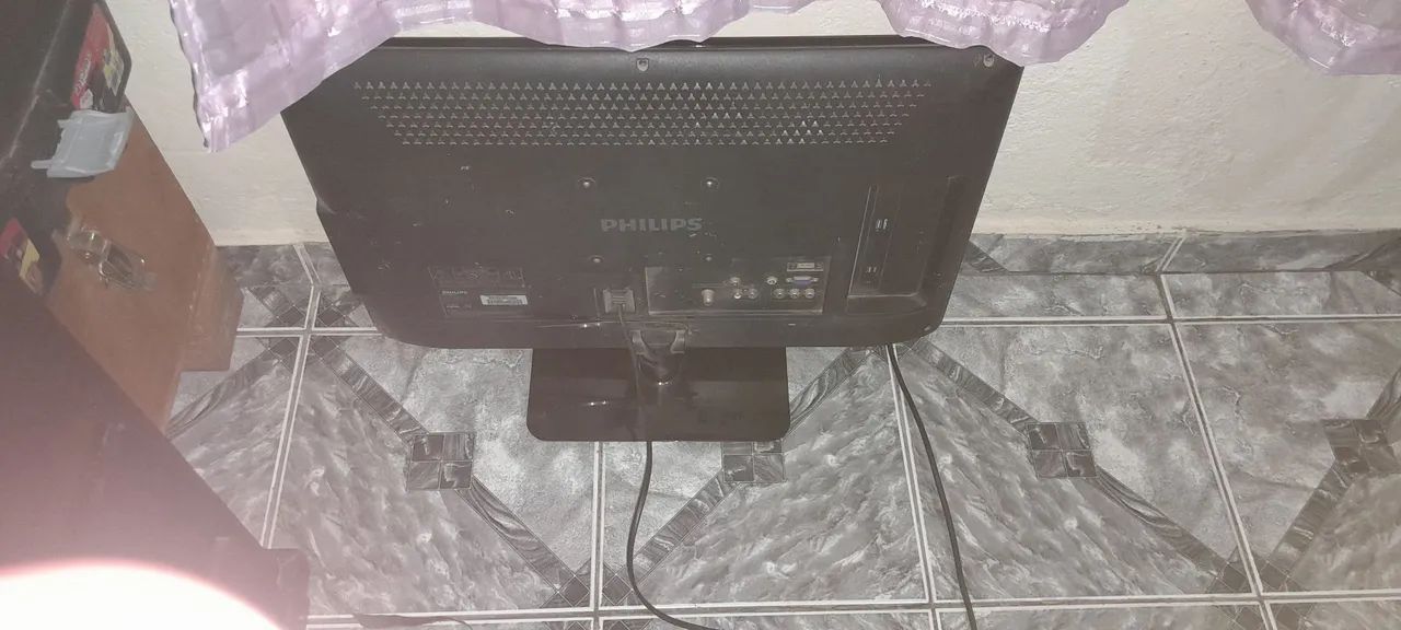 VENDO TV Philips  de 24 polegadas.  Ótimo estado. 