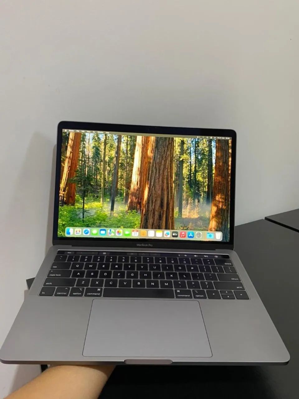 Apple Macbook Pro 2019 Touchbar 8GB RAM 256SSD - Notebooks
