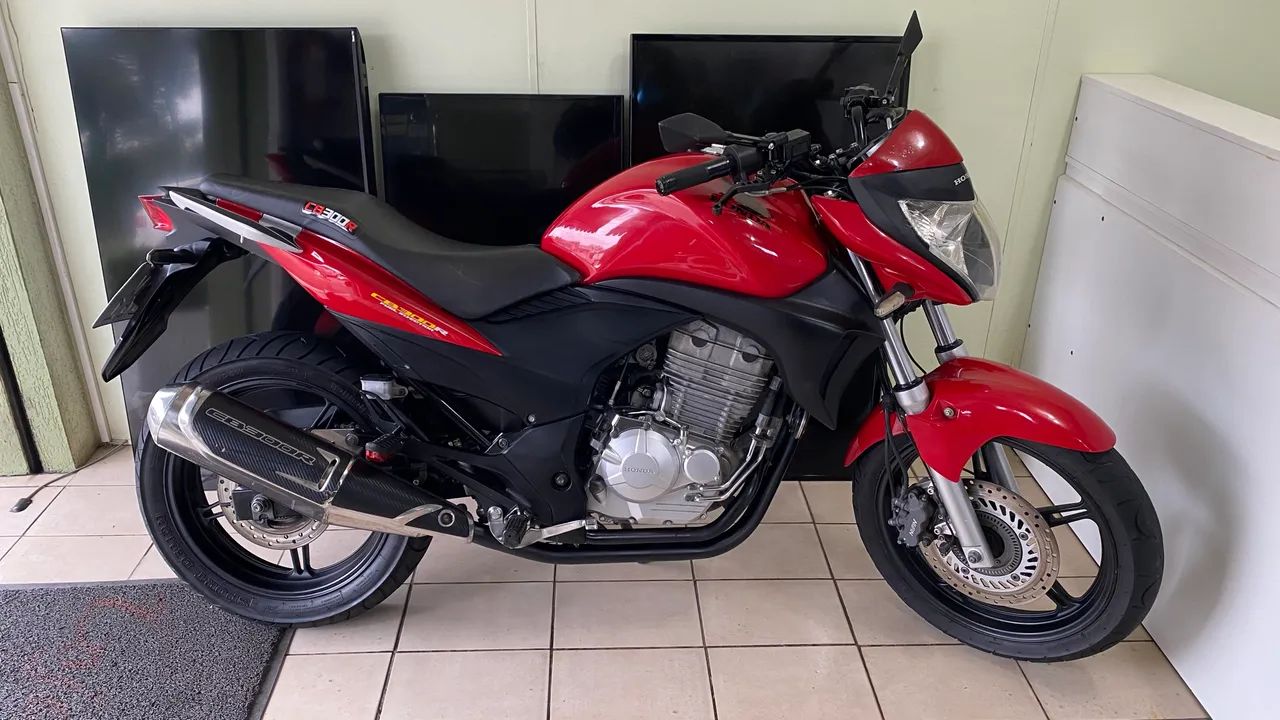 CB 300