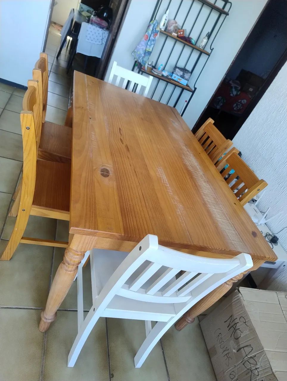 VENDO MESA COM CADEIRAS - Foto 2
