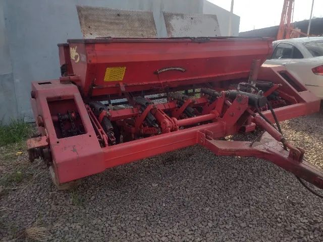 Plantadeira Imasa Mp 1600 com 13 linhas de inverno