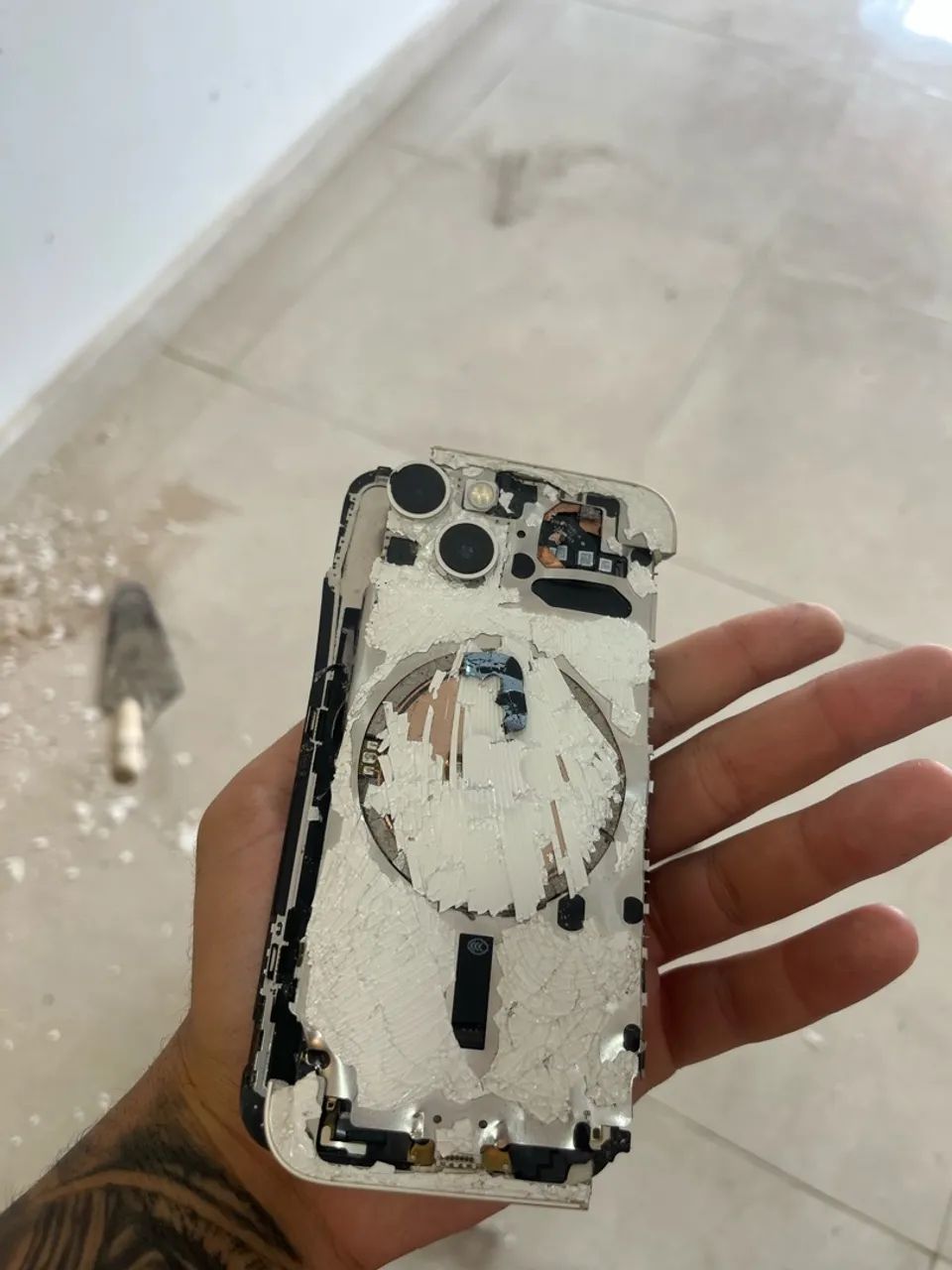 iPhone 13 caiu da moto - Foto 3