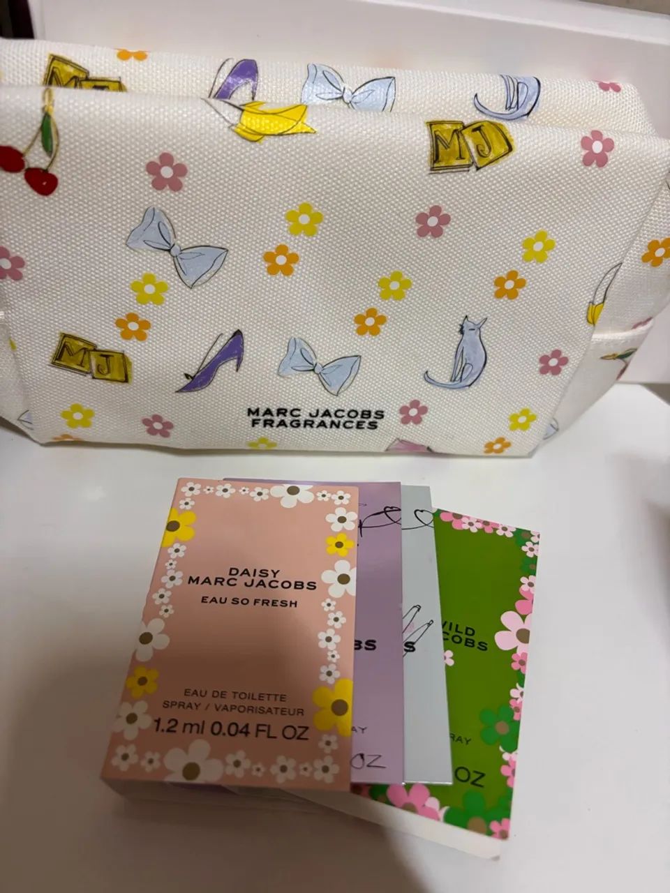Kit Marc Jacobs Exclusivo | Nécessaire, Vela Perfumada e Mini Perfumes - Foto 4