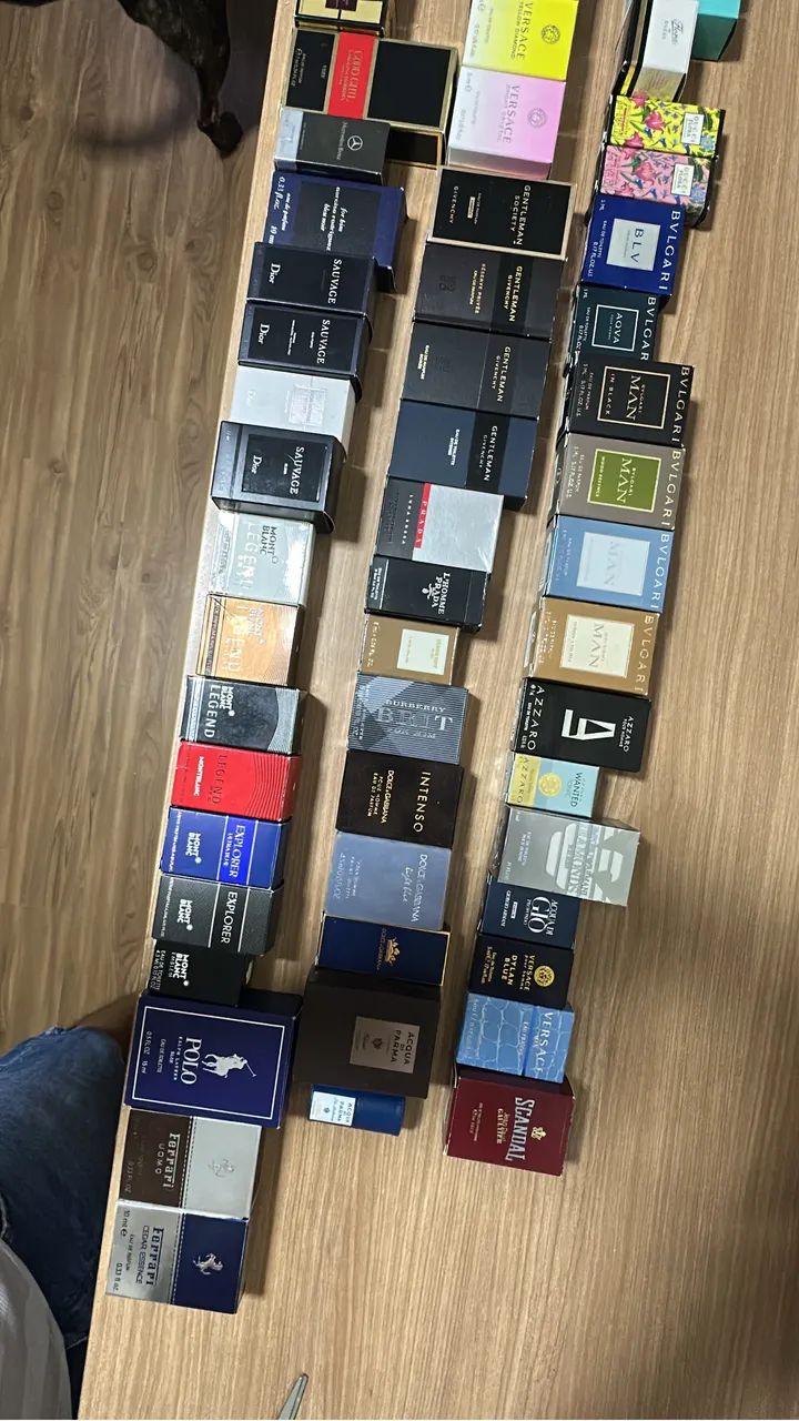 Lote com 80 perfumes miniaturas originais  - Foto 4