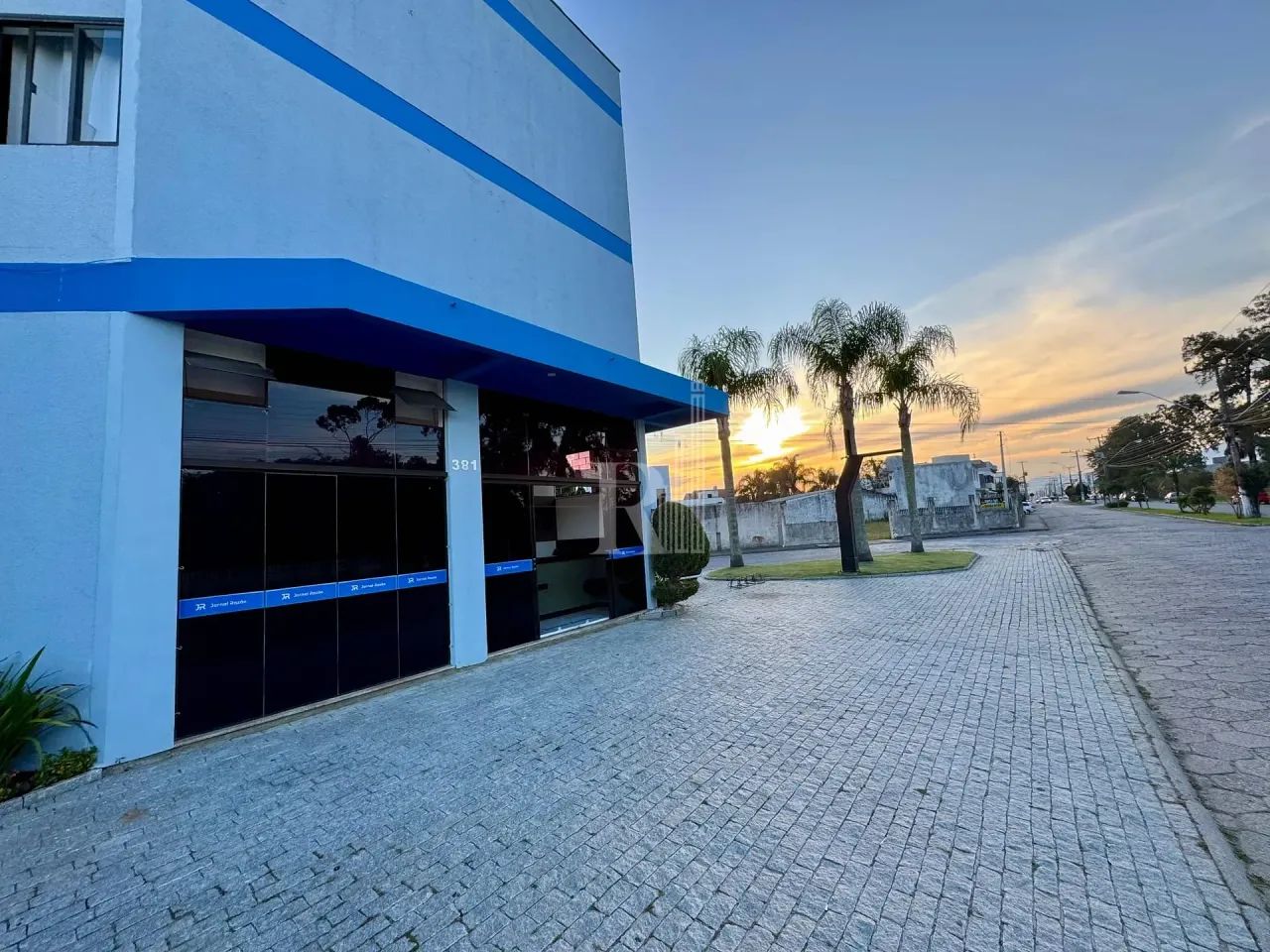 Sala para locação MOBILIADA próximo ao cartório e comércios, Centro, Tijucas.