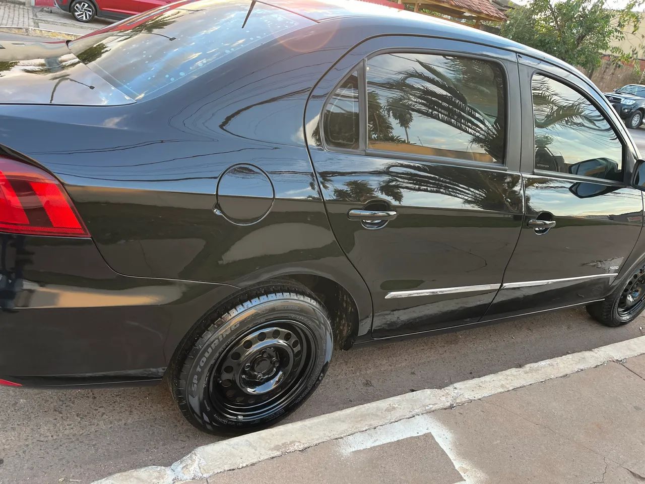 Volkswagen Voyage 2013