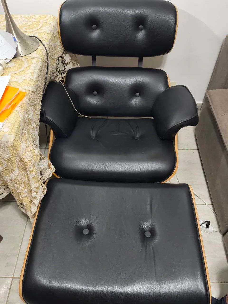 Vendo 1 Poltrona Couro Preto Legítimo Acolchoada 