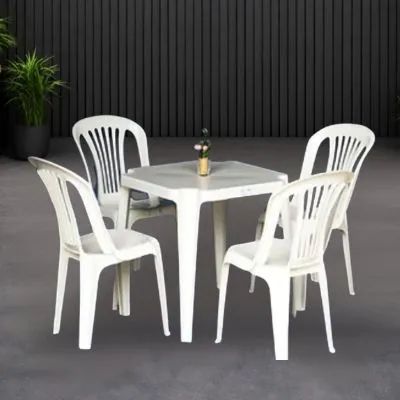 Conjunto de mesa com cadeiras plásticas - Oferta!