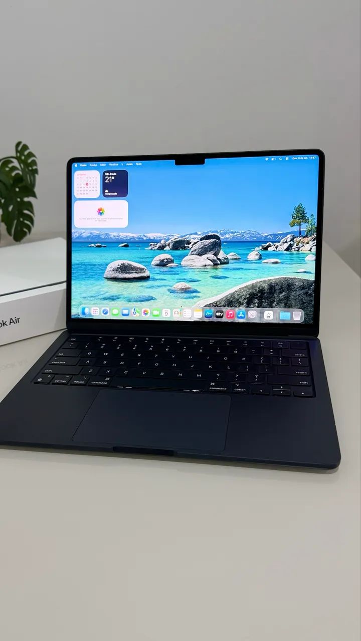 MacBook Air M2 (2022) com caixa