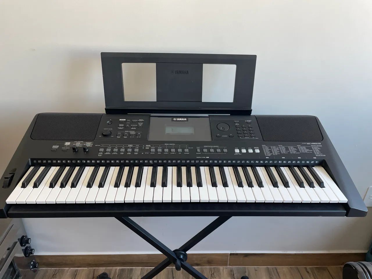 Teclado Yamaha prs e463