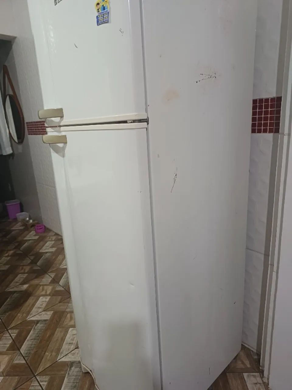Vendo geladeira funcionando perfeitamente e  - Foto 3