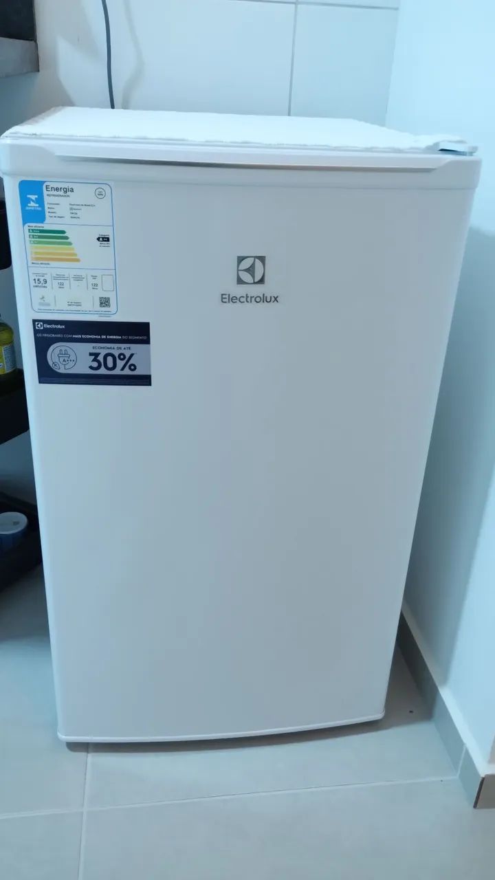 Vendo Frigobar Eletrolux.