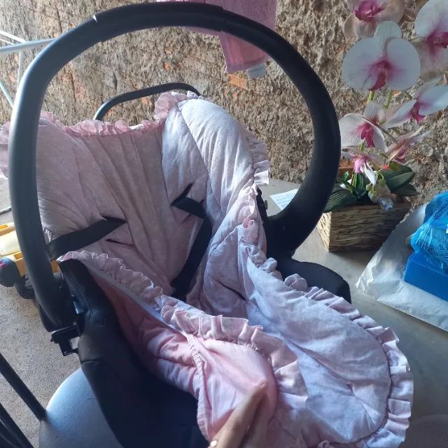 Carrinho de  bebê com bebê  conforto  - Foto 2