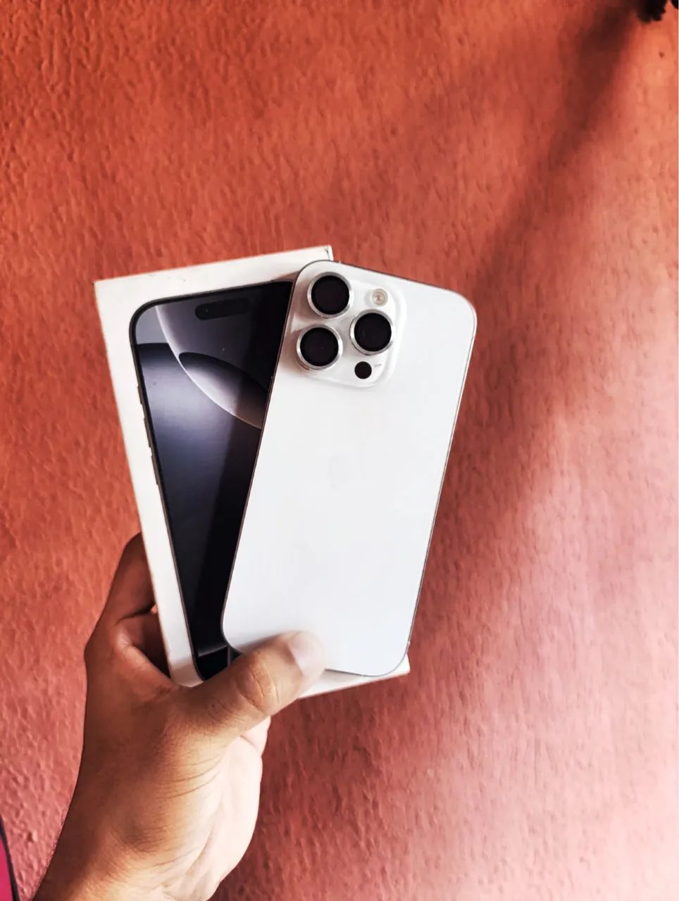 VENDO IPHONE 16 PRO BRANCO TITANIUM