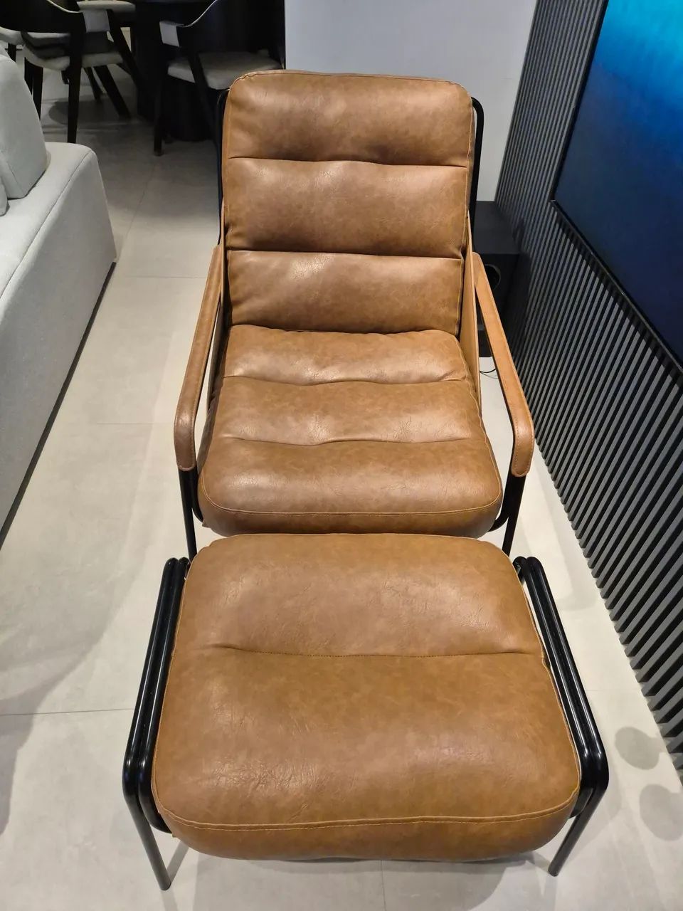 Poltrona Maggiolina com Puff - Caramelo - Foto 3