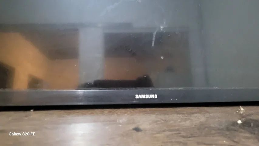 Vendo tv com defeito 