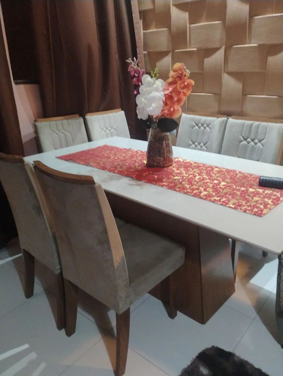 Vendo uma mesa de seis cadeiras de luxo - Foto 2