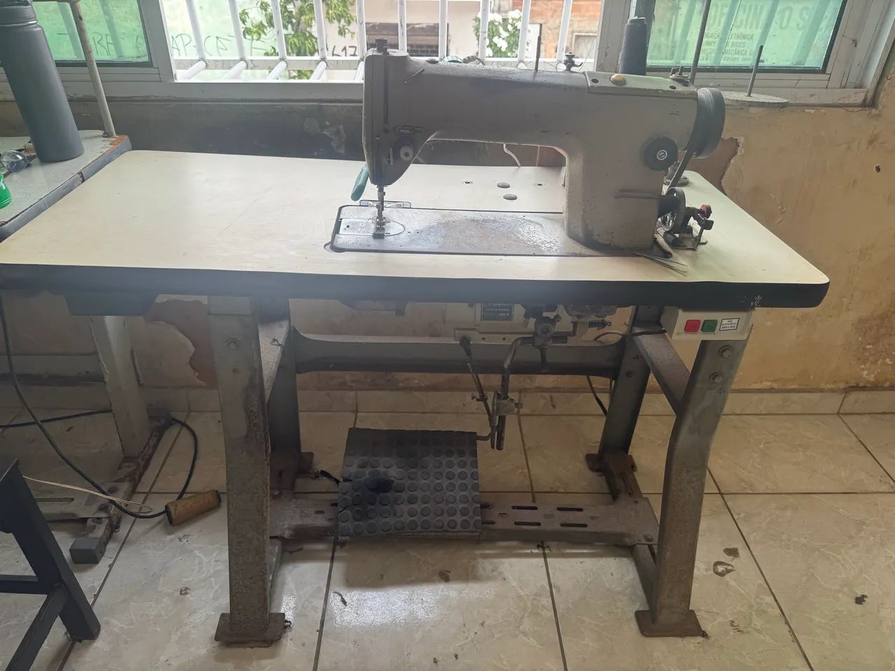 Vendo máquina de costuras - Foto 3