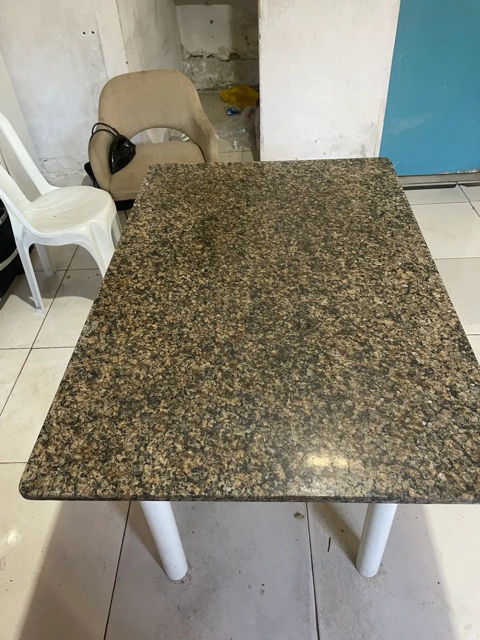 Marble table without signs of use64985887494785121