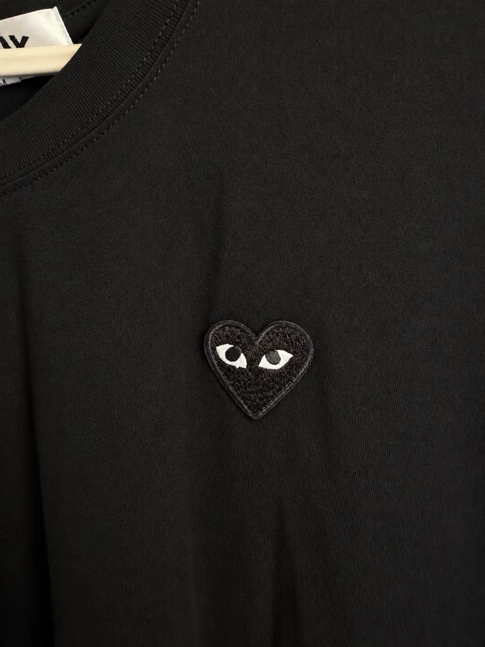 CAMISA COMME DES GARÇONS PLAY, CORAÇÃO PRETO - Foto 4