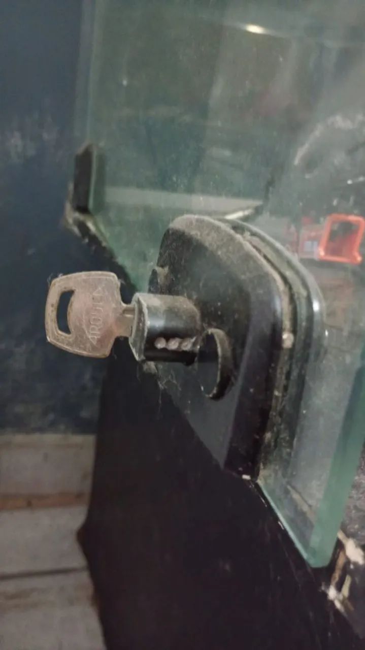 Vitrine 2,22 metros com porta e chave  - Foto 3