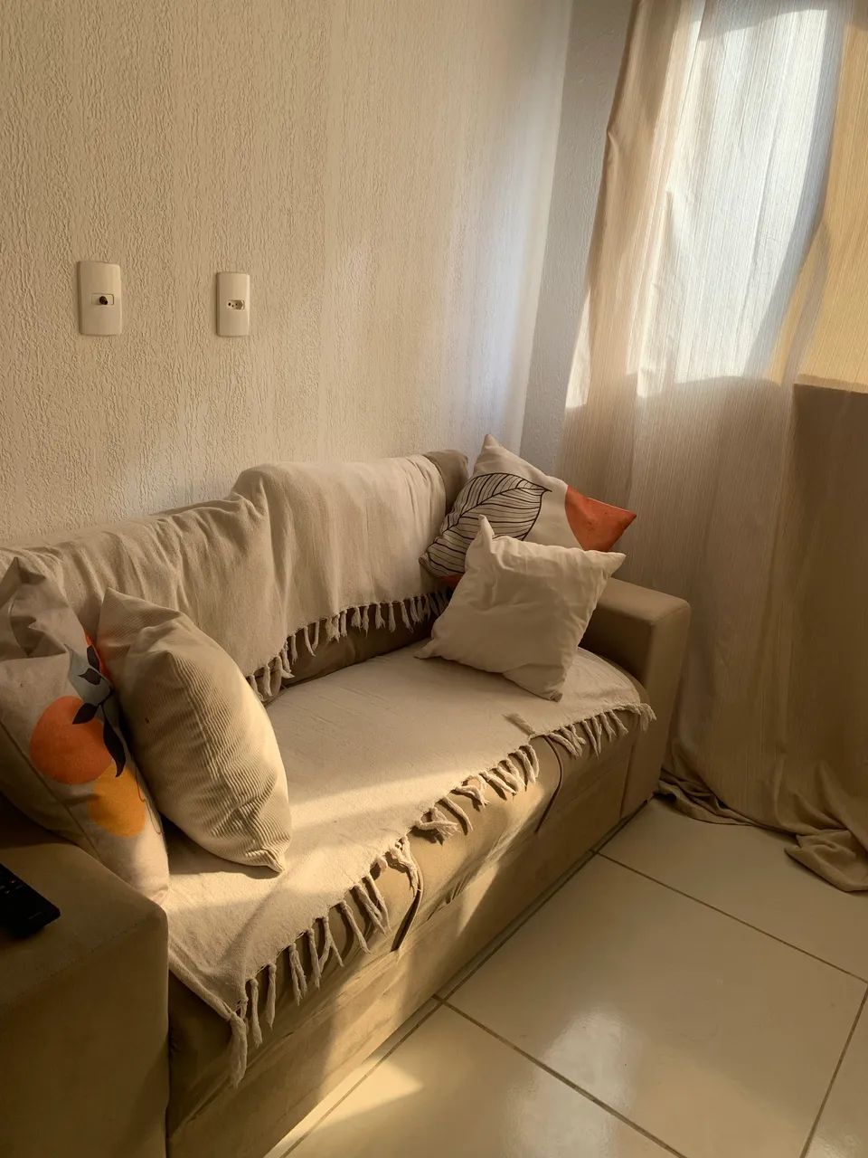 Sofá três lugares 