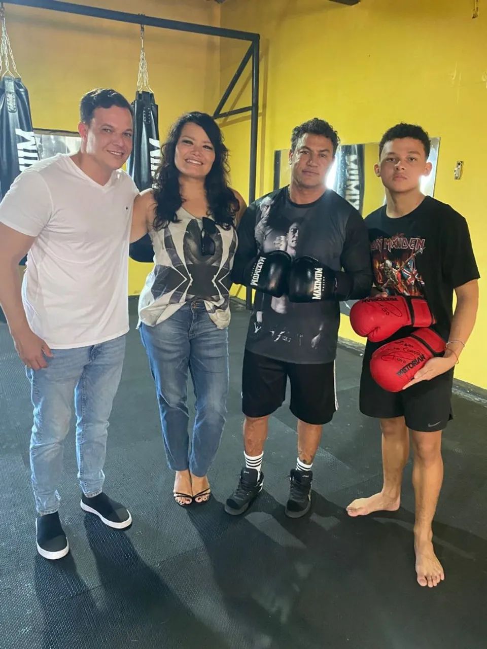 Luva de boxe Autografada pelo lutador Popo Freitas!! + Bandagem Vermelha!! - Foto 4