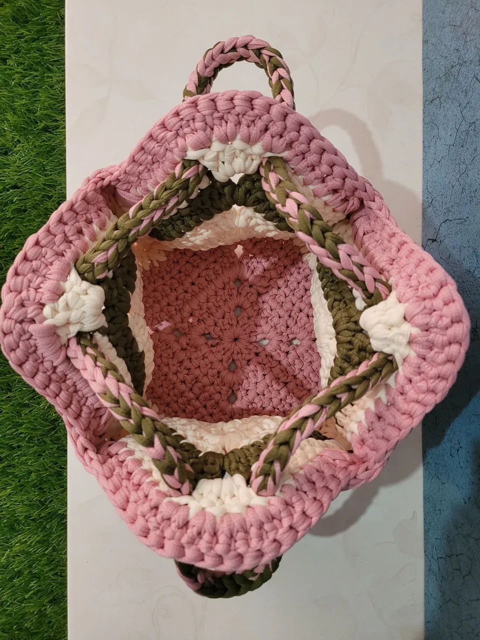 Bolsa de crochê artesanal em fio de malha - Foto 2